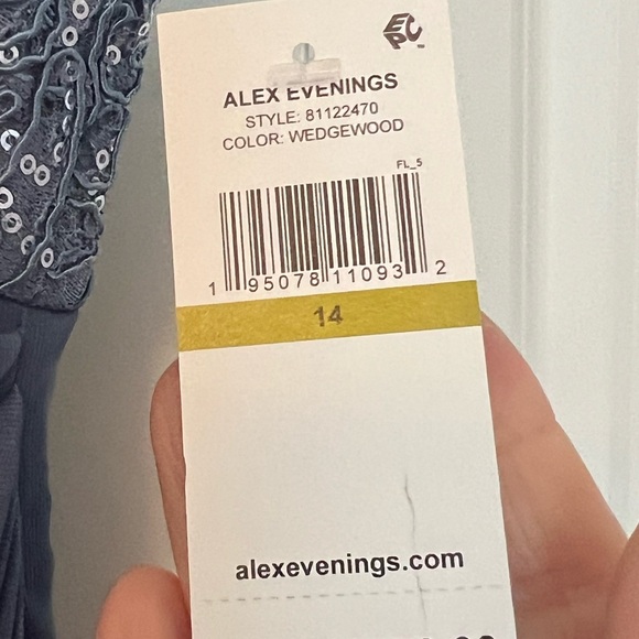 Lovely blue gown by Alex Evenings - Picture 10 of 10